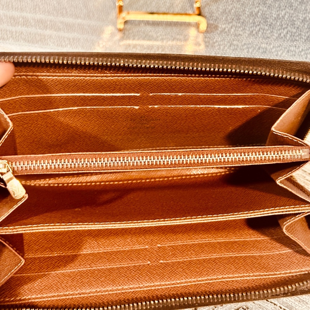 Louis Vuitton monogram zippy wallet - Picture 8 of 15